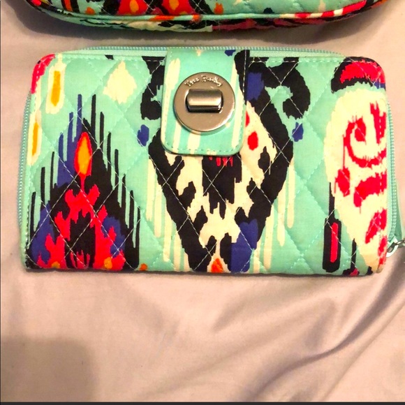 Vera Bradley Handbags - 🩸3/$15🩸 Vera Bradley wallet